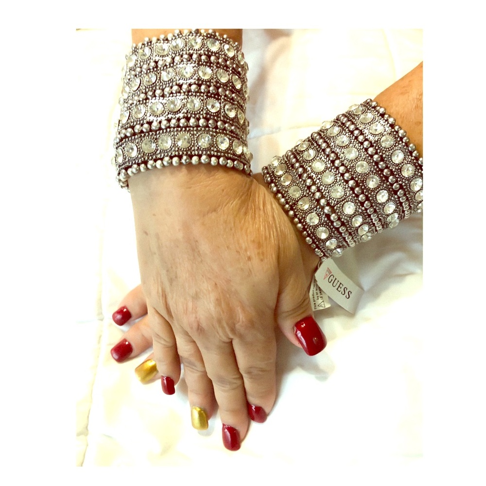 GUESS Women’s Basic Crystal Stone Stretch Bracelet